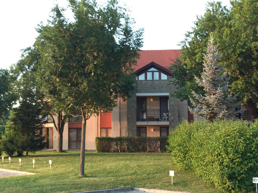 Birdland Villapark Golf View Bük 外观 照片